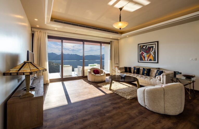 Living-area-with-mountain-view