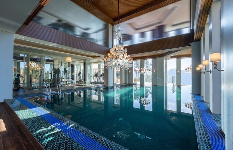 Self-heating-swimming-pool