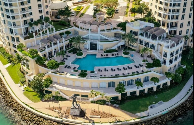 DLF Camellias Highlights